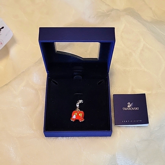 Vintage DISNEY SWAROVSKI RHODIUM/LTOP/RED MICKEY MOUSE SHORTS CHARM #1514979 - Picture 3 of 4